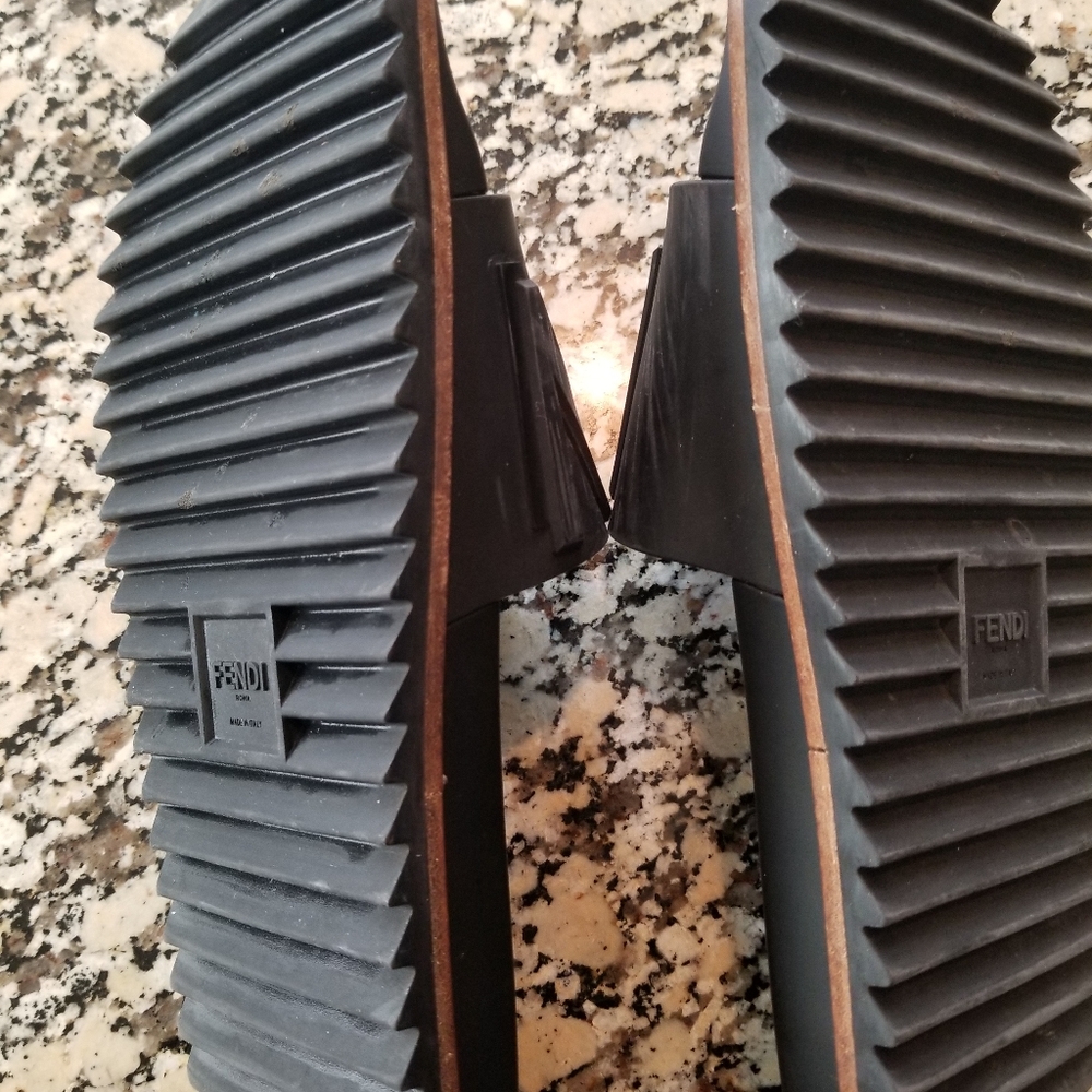FENDI SLIDES - Picture 4 of 4